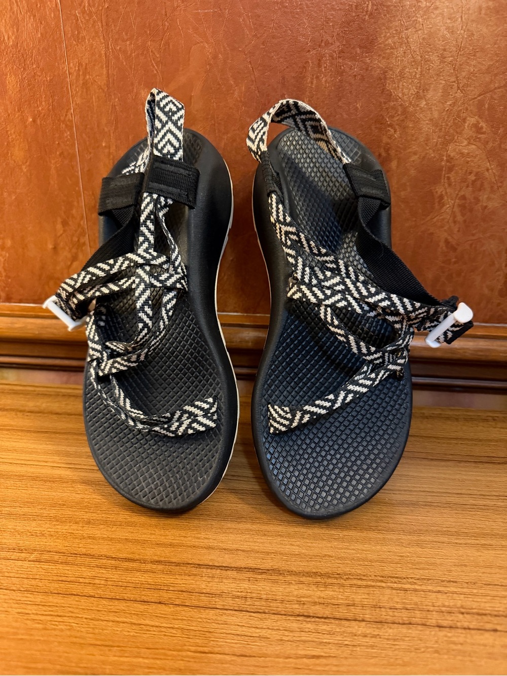 Chaco Women's ZX/2 Classic Sport Sandals Size 8 Black White Origami Geometric